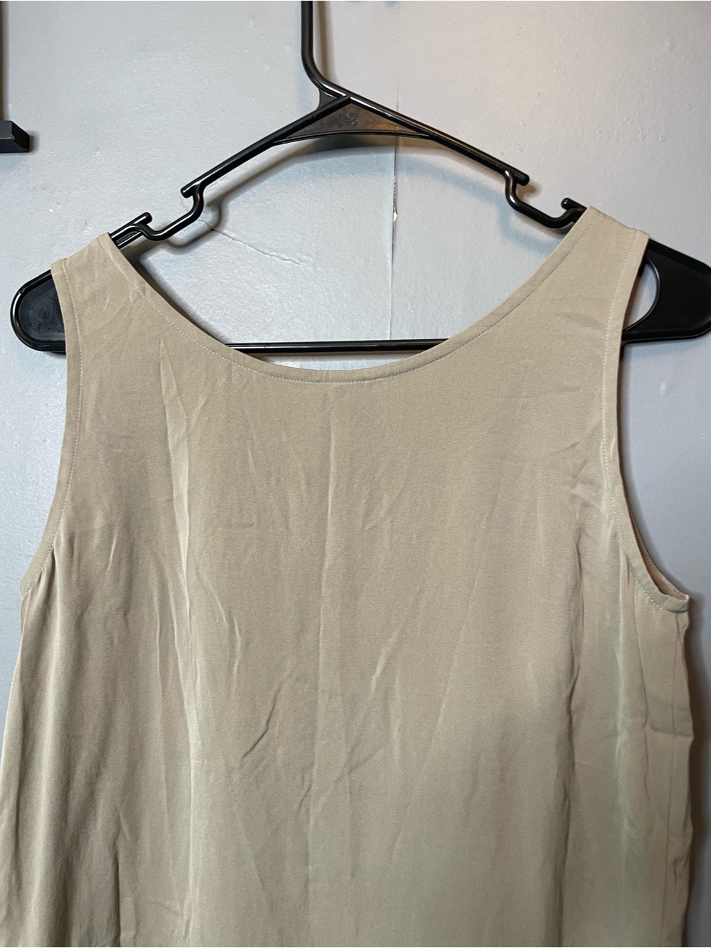 Eileen Fisher Silk Beige Sleeveless Scoop Neck Tank size small - Picture 6 of 9